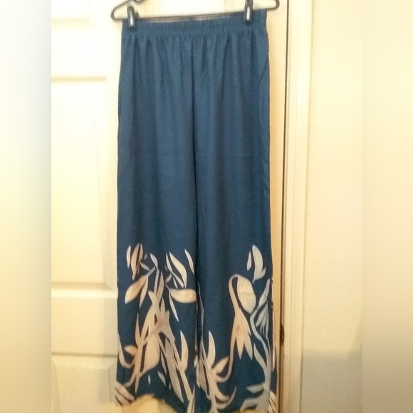 Ladies Two Piece Pant Set - Picture 4 of 5